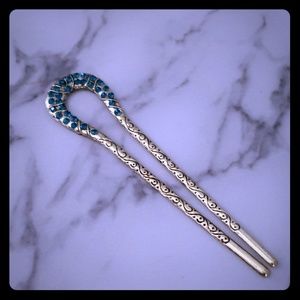 Hair pin peacock look